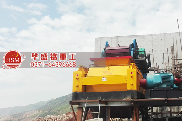 外貿(mào)訂單再創(chuàng)佳績，輥式破碎機(jī)出口國外。 